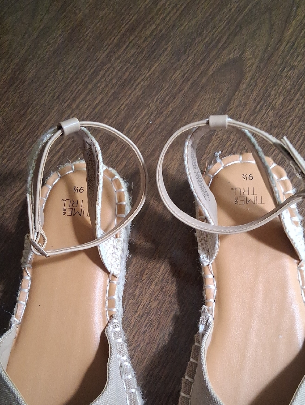Womans Shoes - Picture 2 of 4